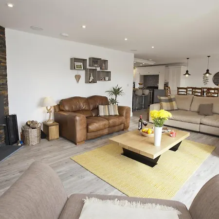 4 Bed In Oc-g0074 Holiday home