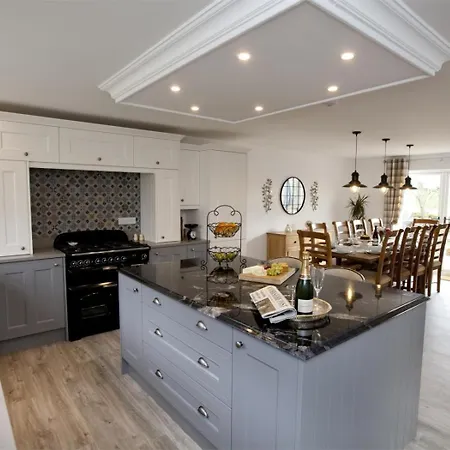 Holiday home 4 Bed In Oc-g0074 *