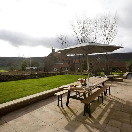 4 Bed In Oc-g0074 Holiday home *